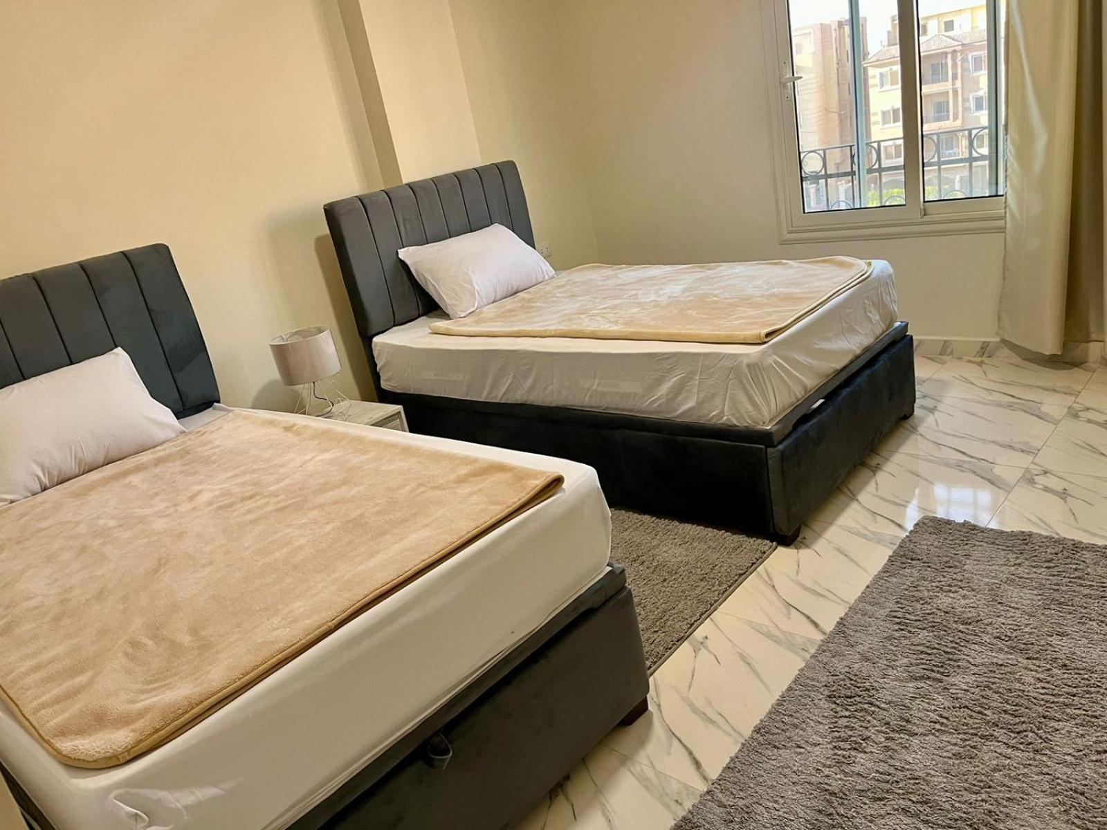 Apartment Family Near Auc *