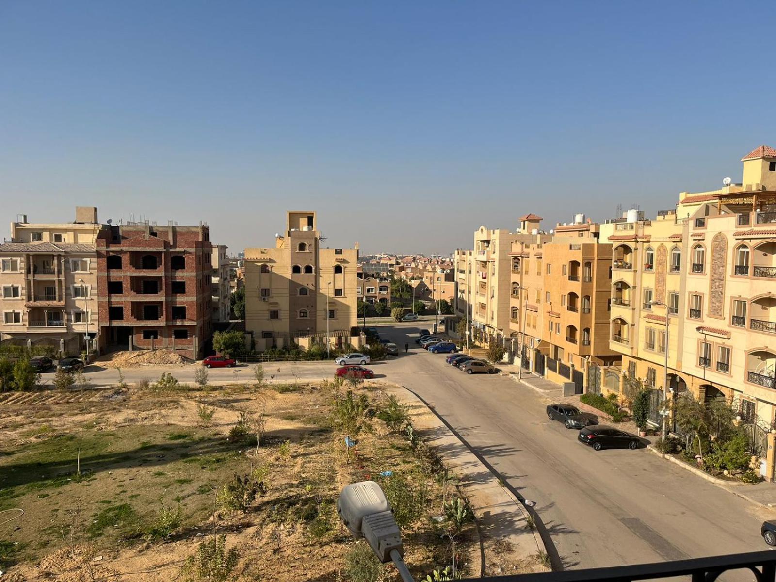Apartment Family Near Auc *