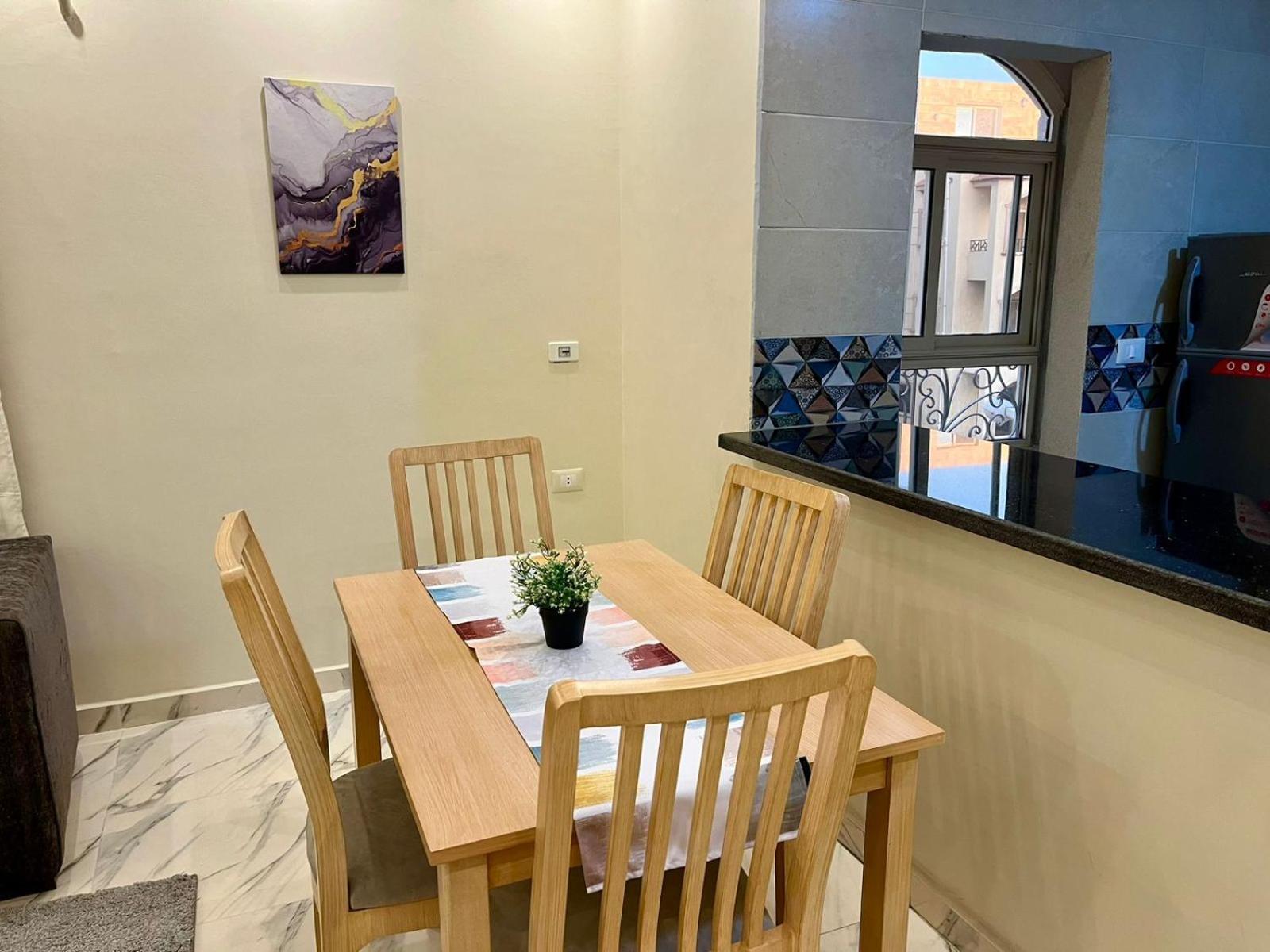 Apartment Family Near Auc *