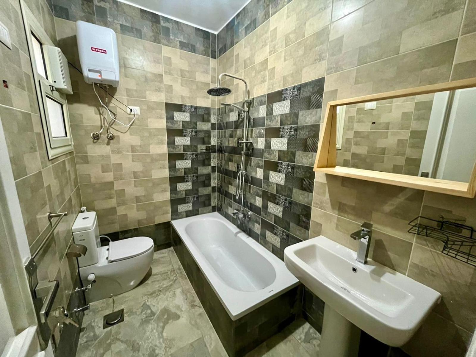 Apartment Family Near Auc *